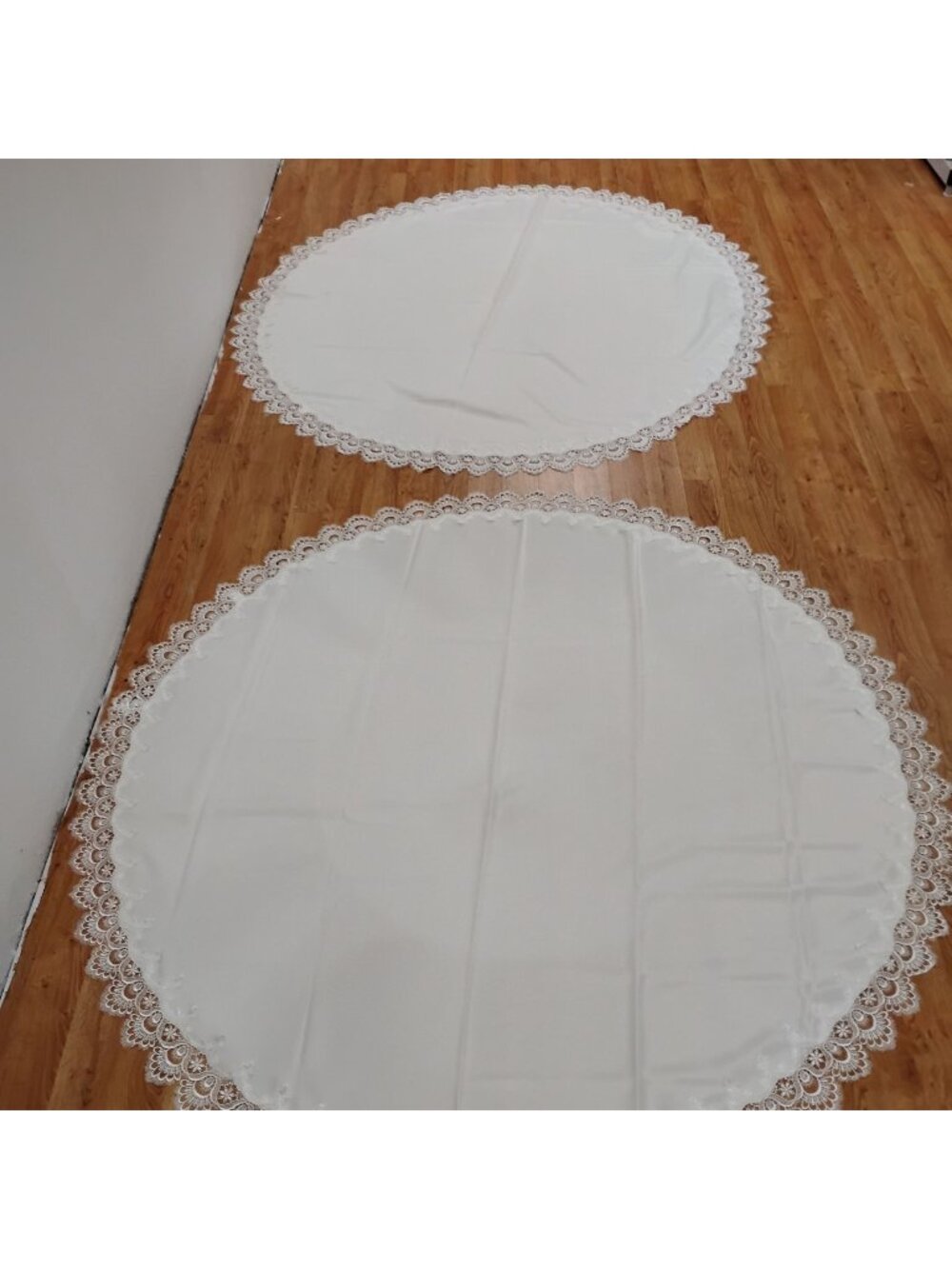 Banquet Tablecloth Cream 68" Round Set Of 2 Lace Edging For Elegant Events